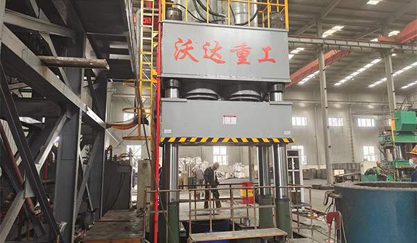 石墨坩埚自动化生产线_2000吨坩埚液压机_200吨液压机厂家