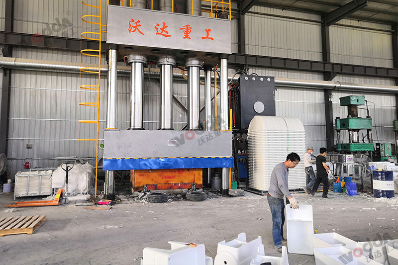 生产2立方玻璃钢化粪池设备_2000吨四柱液压机_液压机厂家