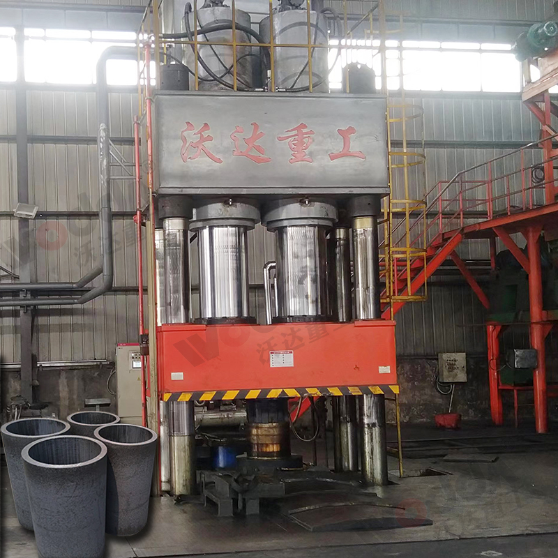 石墨坩埚自动化生产线_2000吨坩埚液压机_200吨液压机厂家