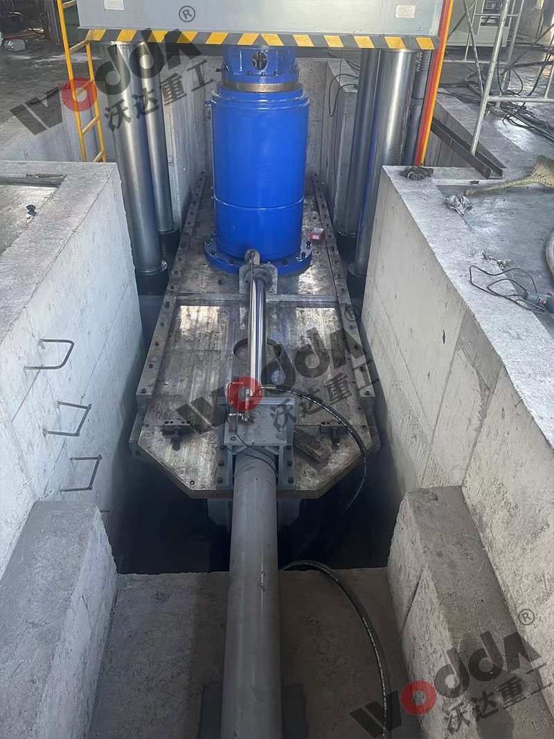 2000吨石墨坩埚液压机移动工作台