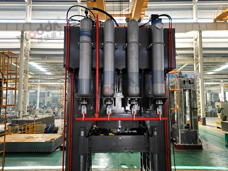 1800吨框架式液压机（蓄能器）