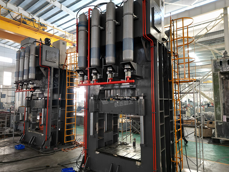 1800吨框架液压机-蓄能器装置