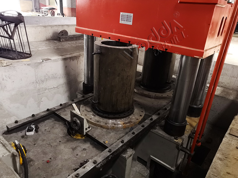 1000吨碳素石墨坩埚液压机