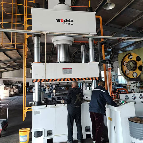 500吨汽车底盘配件成型液压机