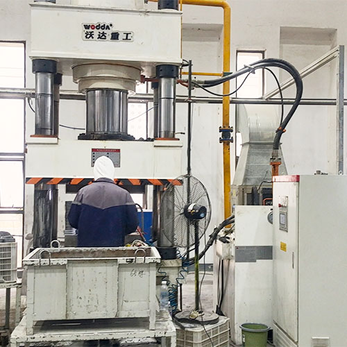 500吨汽车轴承壳冷挤压液压机