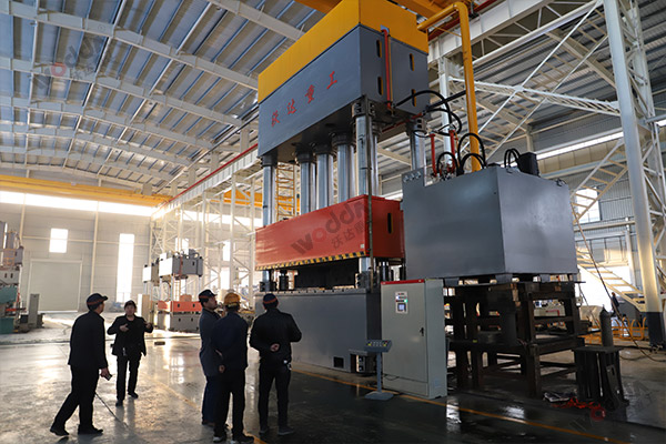 2500吨复合材料成型液压机_大型四柱液压机厂家