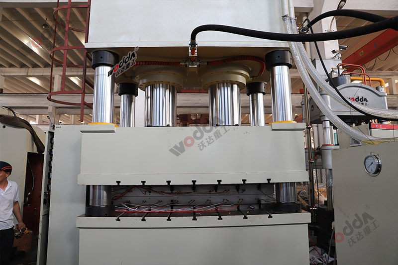 石墨烯导热膜生产设备_1000吨液压机_大型四柱液压机