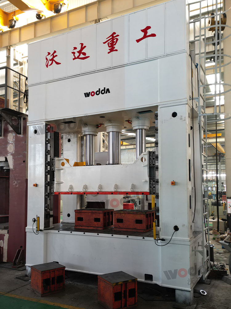 630吨框架式液压机 630吨框架式液压机