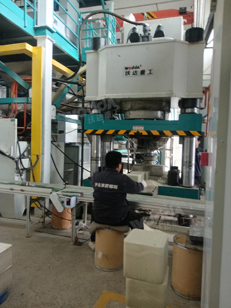 800吨盐砖机客户车间现场