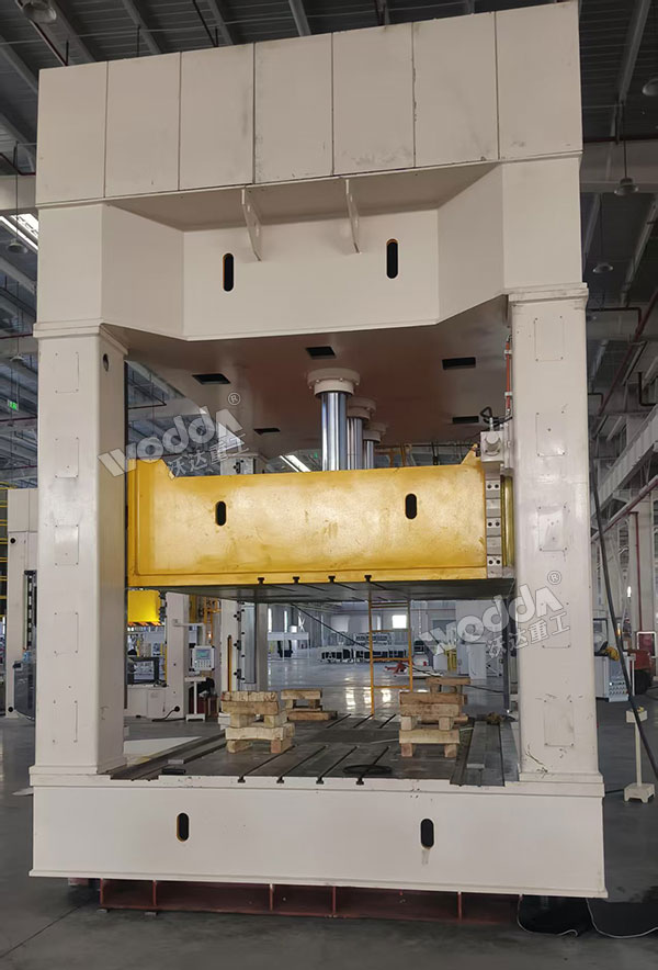 315吨框架式汽车内饰件成型液压机