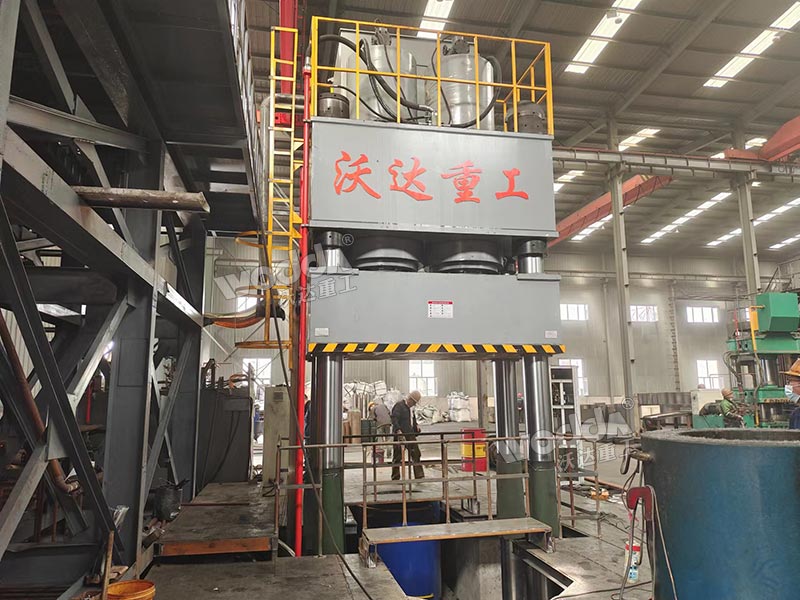 2000吨石墨坩埚成型液压机