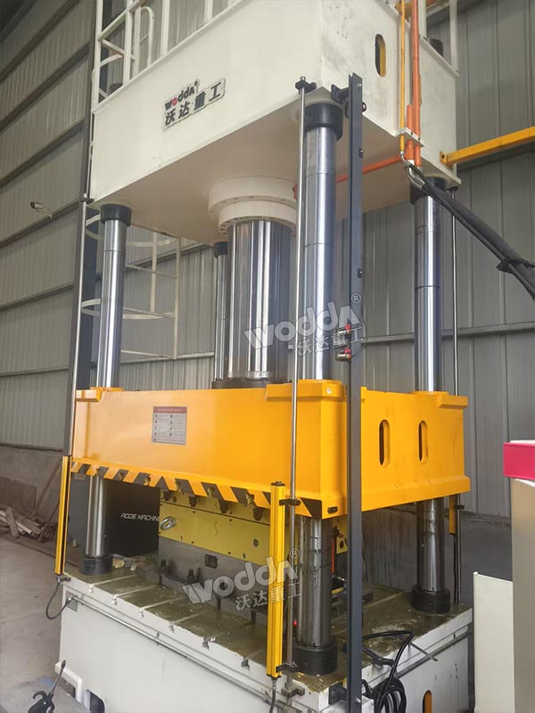 315吨四柱液压机