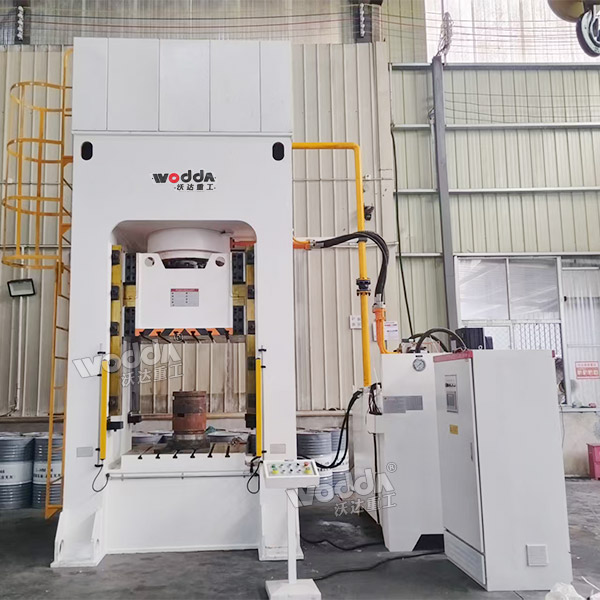 800吨框架式液压机