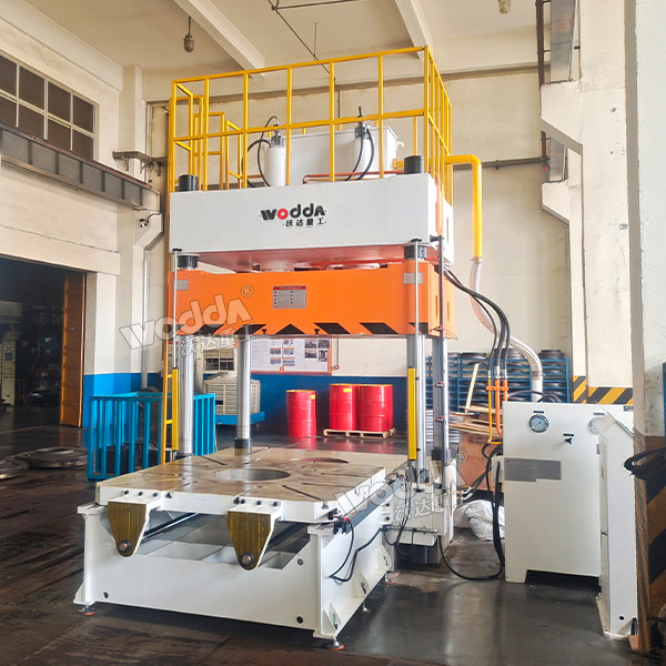 120吨四柱液压机