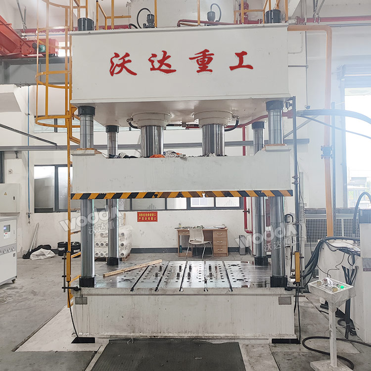 500吨四柱液压机