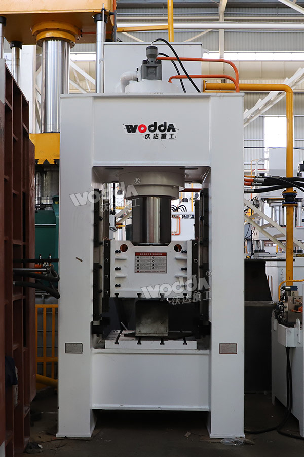 315吨框架式液压机