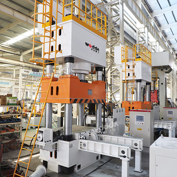 伺服1000吨四柱液压机