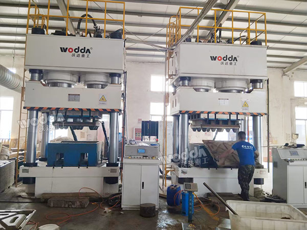 1600吨木屑托盘液压机