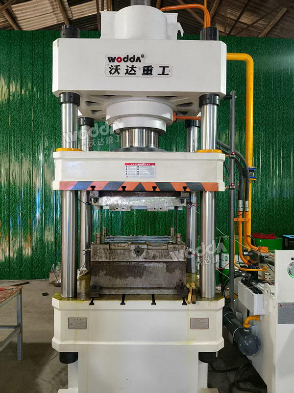 315吨复合材料成型液压机