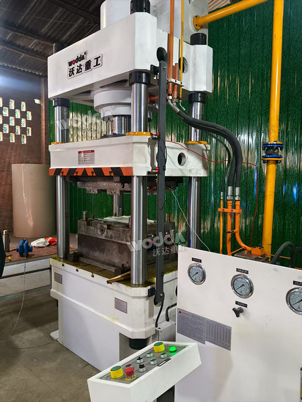 伺服315吨四柱液压机