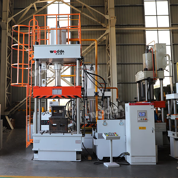 200吨四柱液压机