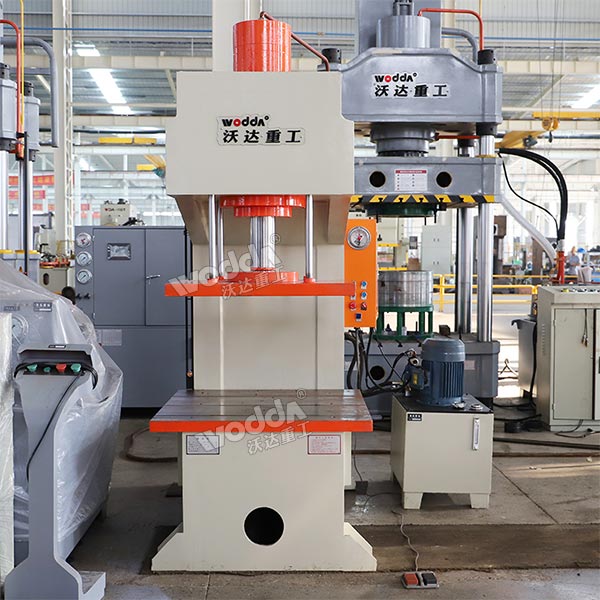 100吨单柱液压机（压板式）