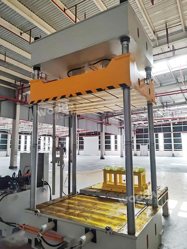 80吨移动工作台液压机调试