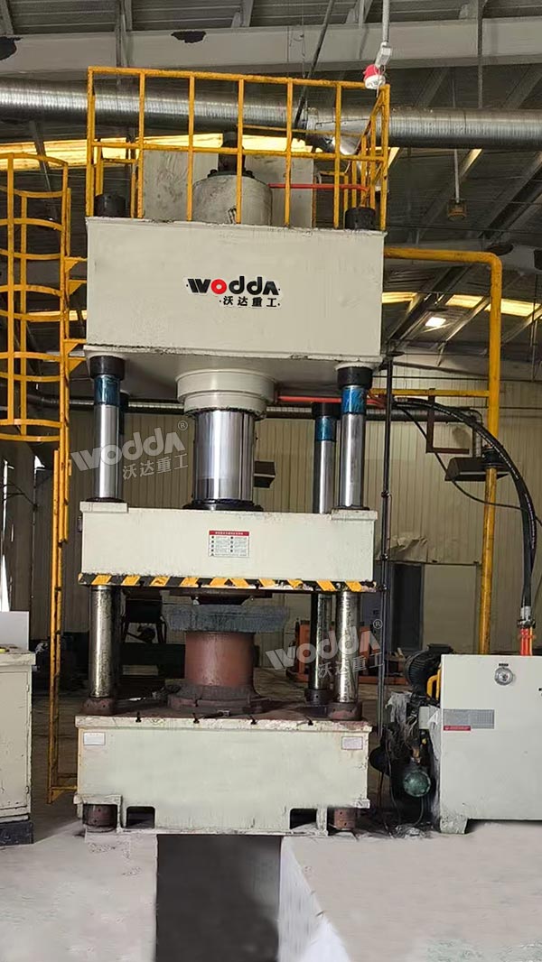 500吨活性炭成型液压机