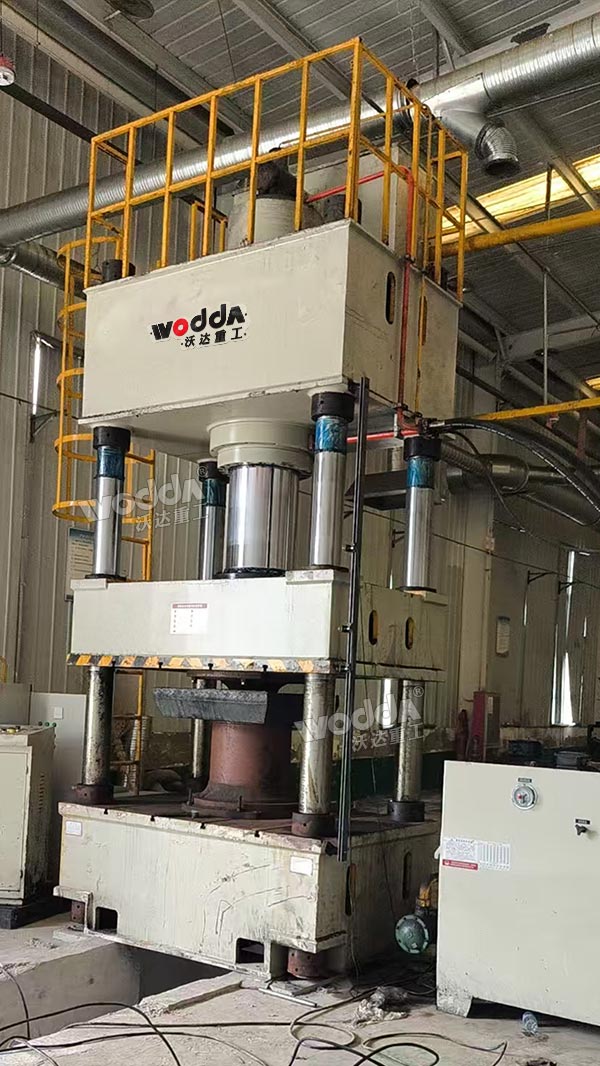 500吨四柱液压机