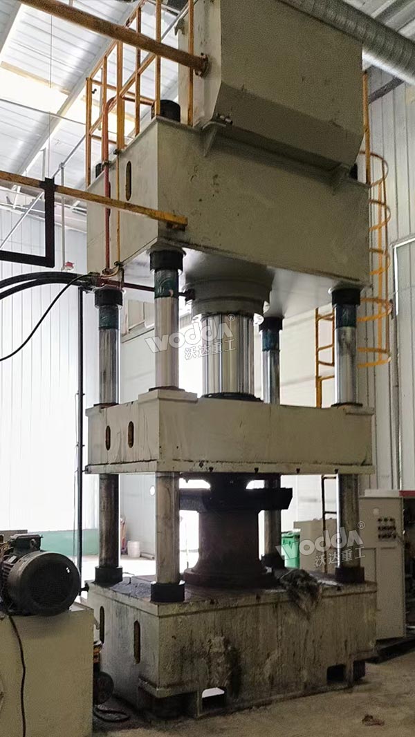 500吨活性炭成型液压机安装完成