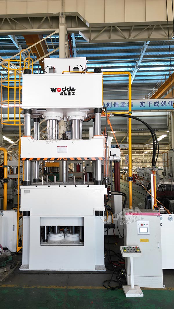 630吨四柱液压机(液压垫) 630吨四柱液压机(液压垫)