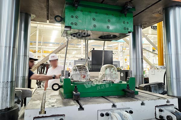 开模（玻璃钢头盔模压成型）