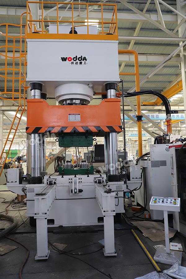 1000吨四柱液压机