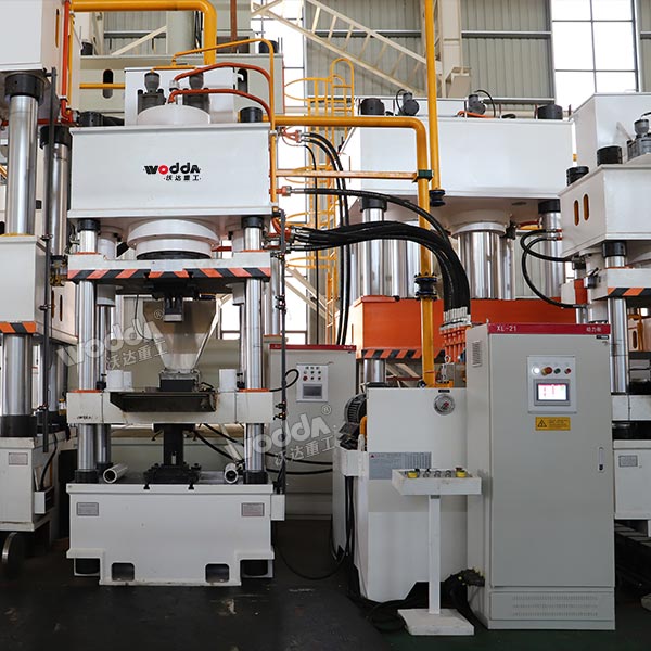 400吨液压机（粉末压制）