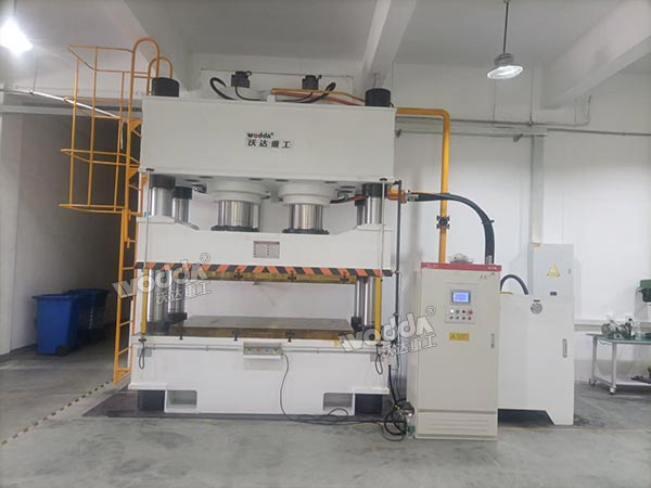 800吨四柱液压机