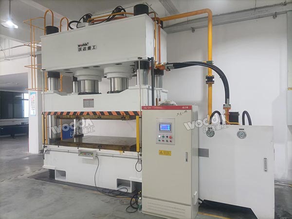 800吨伺服四柱液压机