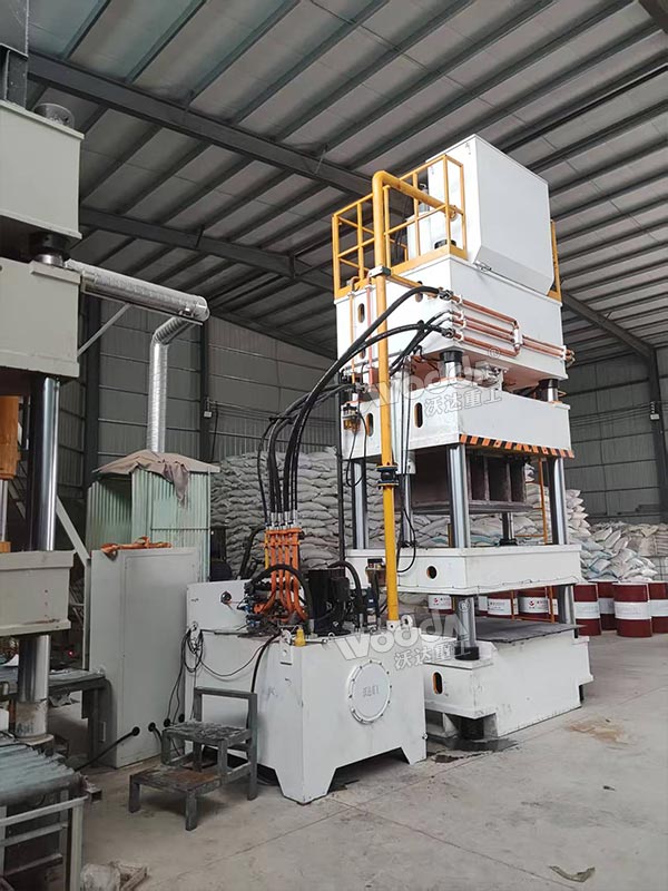 500吨四柱液压机