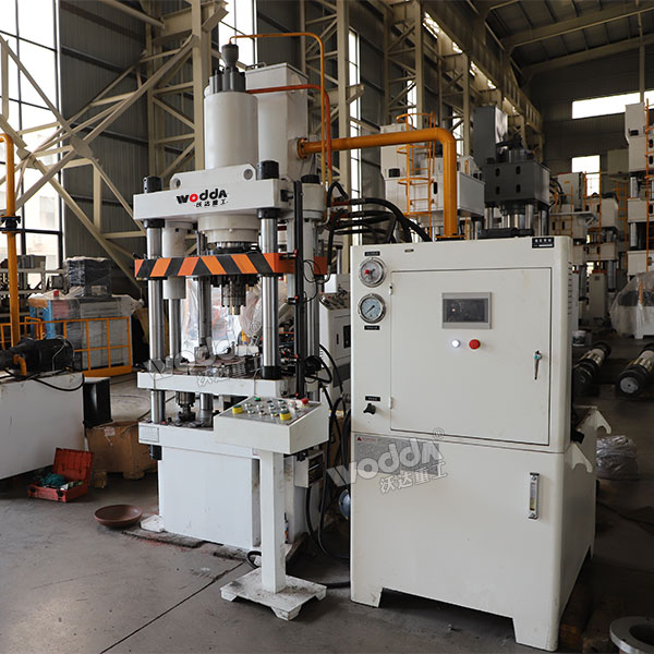 120吨汽车摩擦片成型液压机