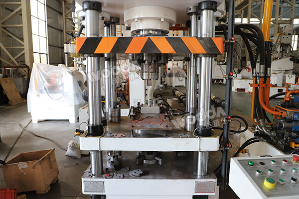 120吨四柱液压机