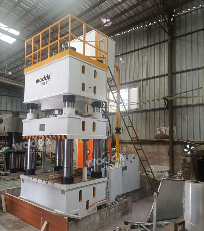 1600吨粉末成型液压机安装完成