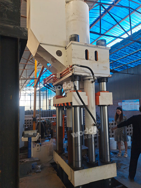 630吨粉末成型液压机安装完成