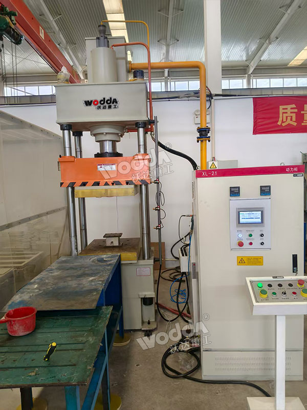 100吨四柱液压机带加热板