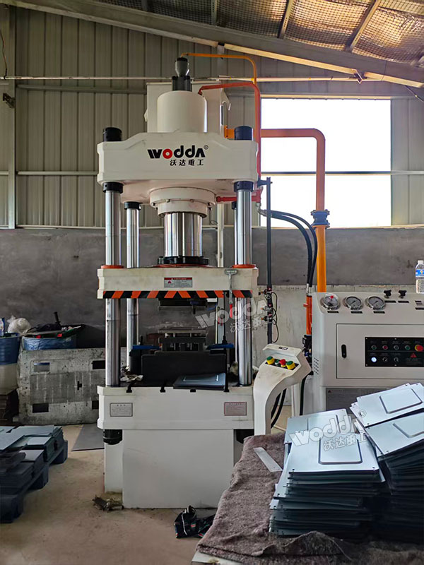 200吨金属成型液压机