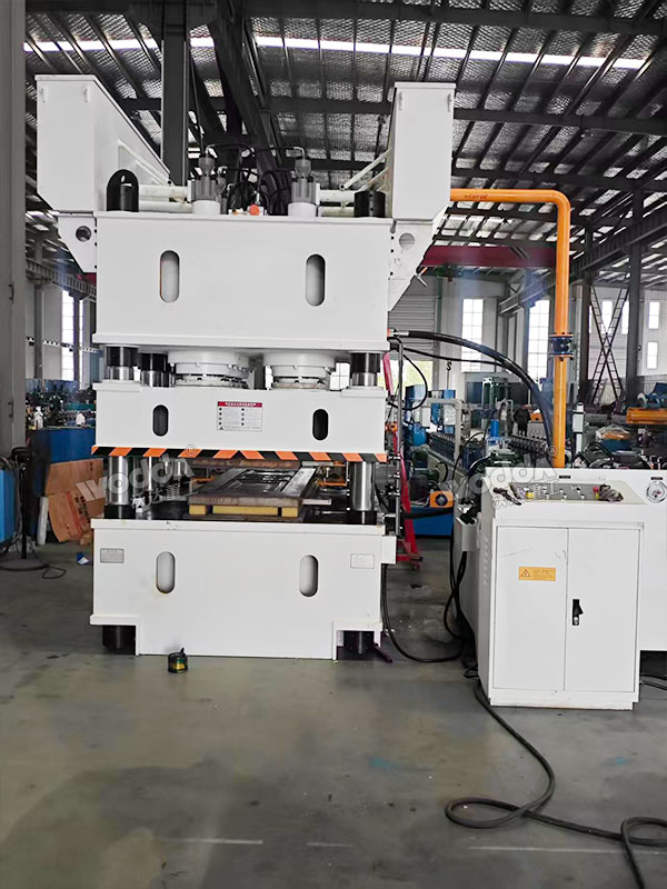 2400吨钢木门压花机