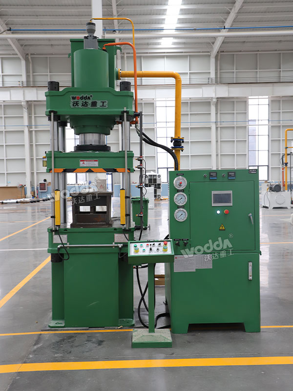 200吨四柱液压机车间实物