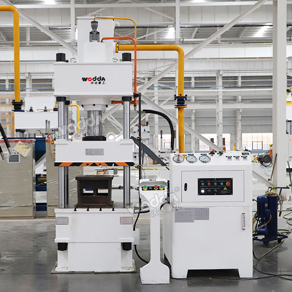 100吨四柱液压机