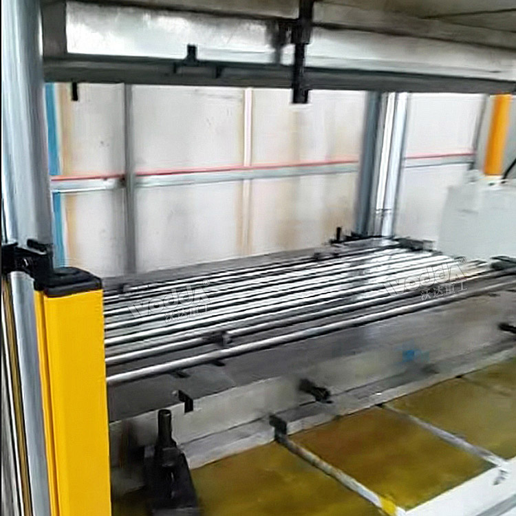 630吨四柱液压机冲压波纹板成型