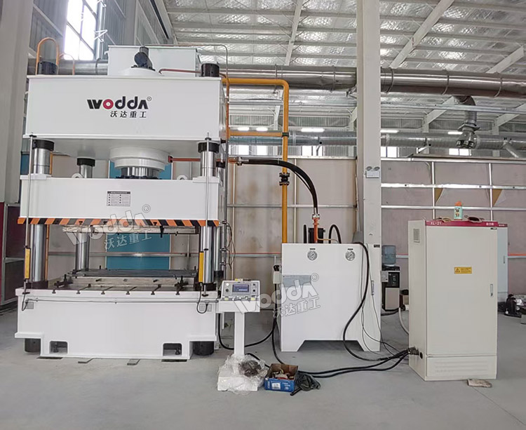 630吨波纹板成型液压机现场