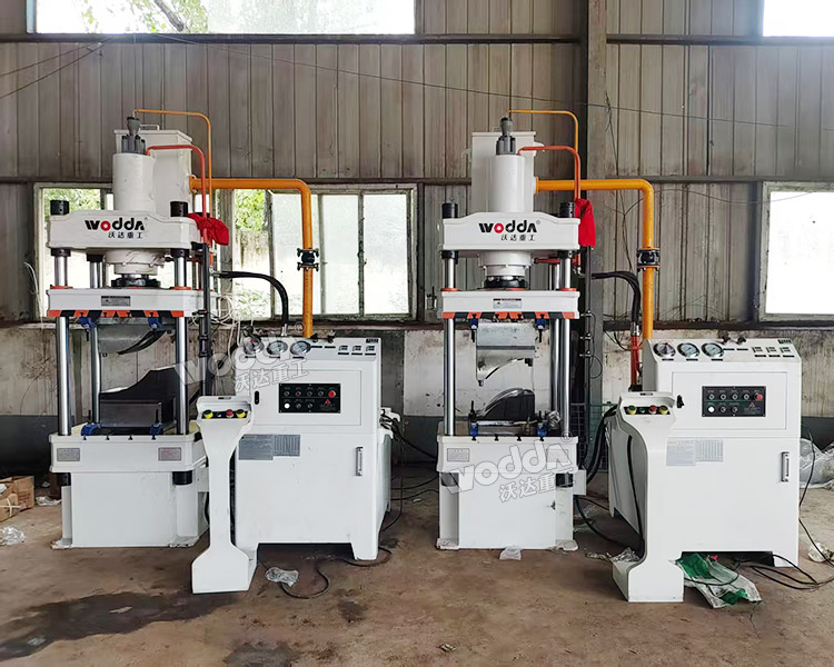 100吨四柱液压机