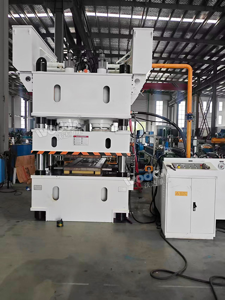 2400吨不锈钢门板压花机